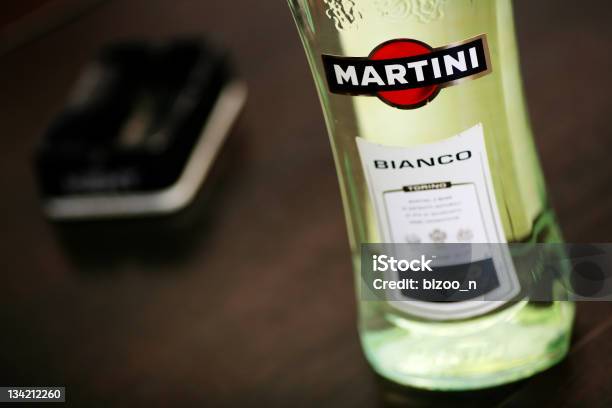 Photo libre de droit de Martini Bianco Bouteille Détail banque d'images et plus d'images libres de droit de Bouteille - Bouteille, Martini dry, Vermouth