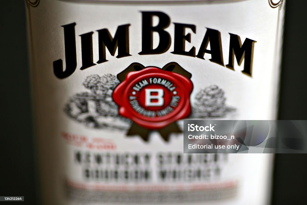 Jim Beam bourbon whisky bottiglia dettaglio - Foto stock royalty-free di Adulto
