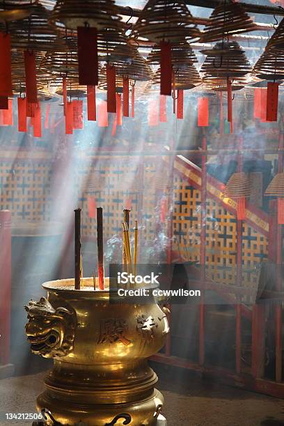 Bronze Stativ In Einem Chinesischen Tempel Hong Kong China Stockfoto und mehr Bilder von Alt