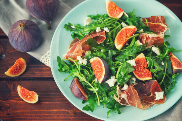 Delicious fig salad with arugula, prosciutto and goat cheese