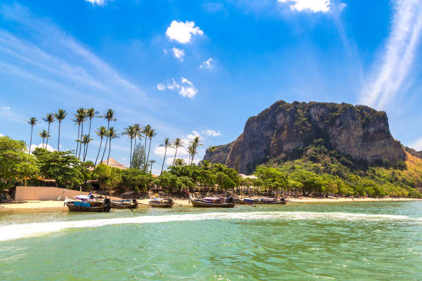 playa de ao nang en krabi - nautical vessel sky andaman sea beach fotografías e imágenes de stock