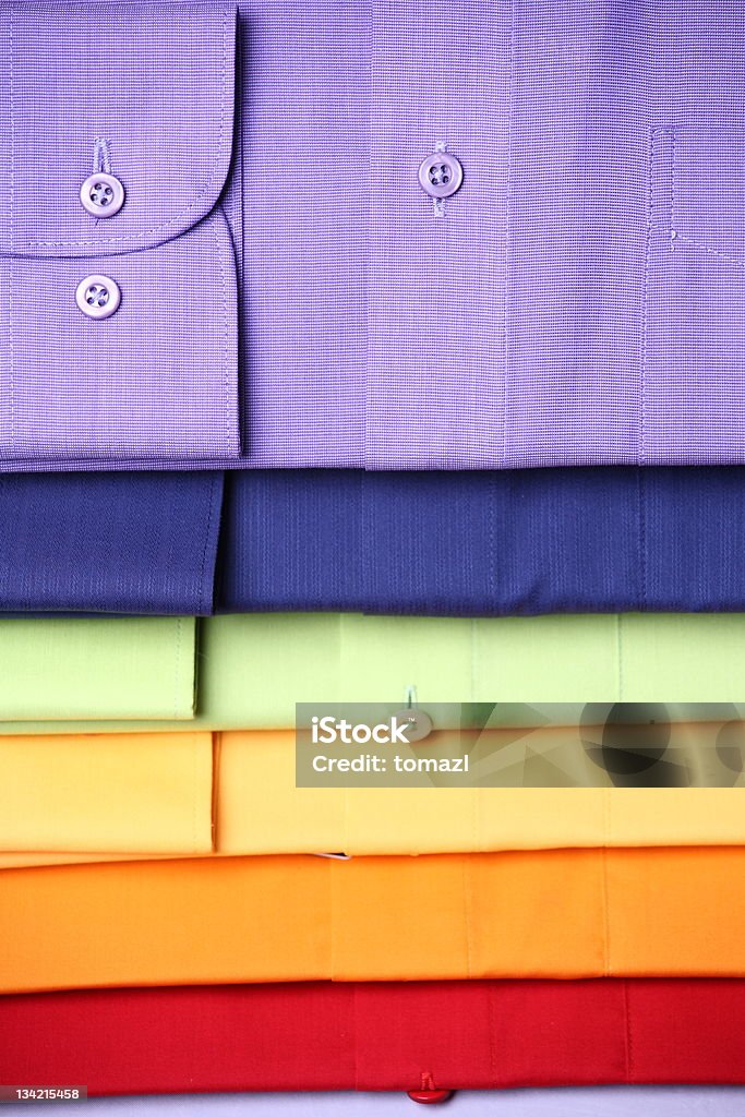 Pile de chemises colorées - Photo de Plié libre de droits