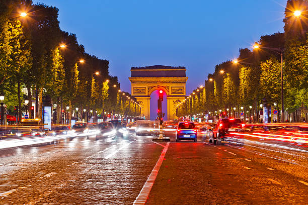 arco di trionfo, parigi, francia - paris france night charles de gaulle arc de triomphe foto e immagini stock