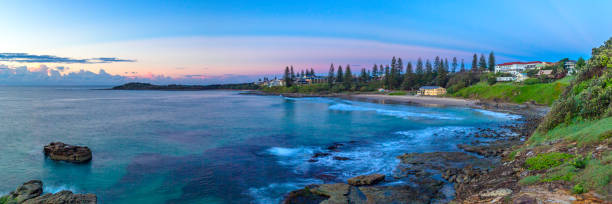 costa sunrise beach australia costa - yamba fotografías e imágenes de stock