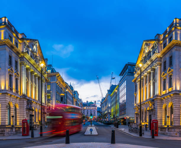 london st james's pall mall picadilly oświetlony o zmierzchu westminster - capital cities pay phone city cityscape zdjęcia i obrazy z banku zdjęć