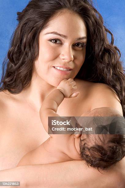 Ethnische Latina Mutter Mit Ihrem Baby Jungen Sohn Stockfoto und mehr Bilder von 0-1 Monat - 0-1 Monat, 0-11 Monate, 2-5 Monate