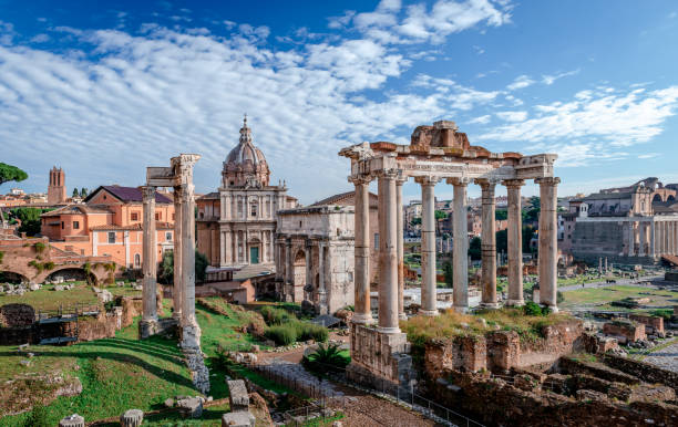 le forum romain et la chiesa dei santi luca e martina - imperial italy rome roman forum photos et images de collection