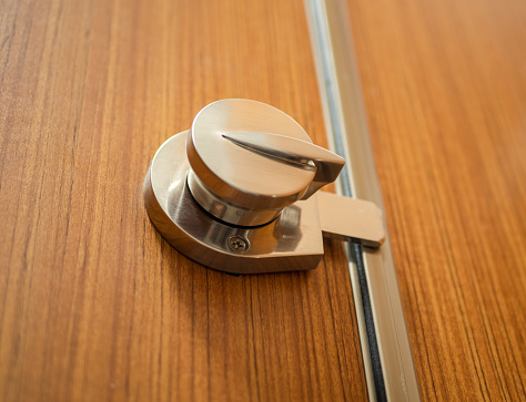Remove damaged doorknobs for repair