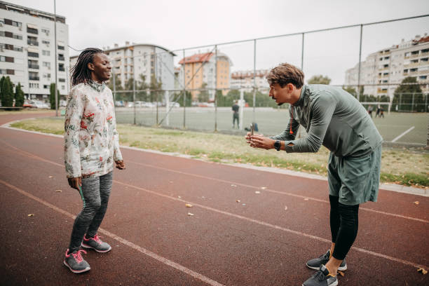istock Friends do warm-up exercises 1342280342