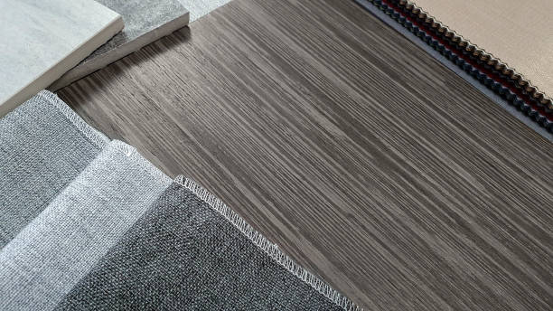 architecture, backdrop, background, black, blank, brown, canvas, catalog, closeup, cloth, color, combination, concrete, construction, dark, decoration, design, detail, drapery, fabric, finishing, furniture, gray, interior, italian, laminate, laminated, matching, material, mood, palette, pattern, rough, sample, selected, space, studio, surface, swatch, texture, textured, tile, tone, upholstery, veneer, wall, wallpaper, walnut, white, work space las muestras de materiales interiores seleccionados para la construcción consisten en chapa de nogal italiano, muestra de tela gris, azulejos de concreto, catálogo de cortinas con espacio en blanco en el centro de la imagen para el diseño.
