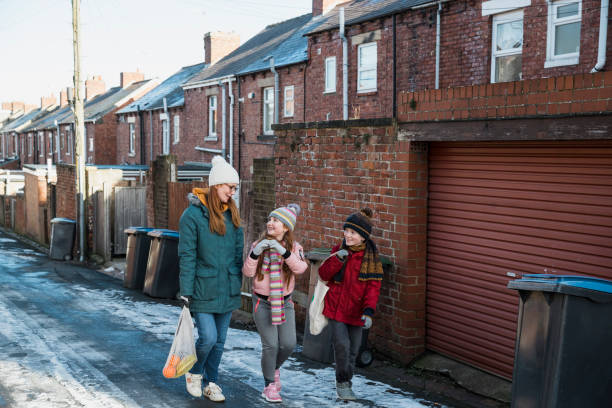 family walking home - scarf hat green glove imagens e fotografias de stock