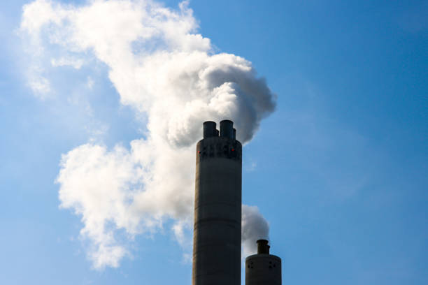 steam from the chimney of waste incineration aeb in amsterdam - incinerator imagens e fotografias de stock
