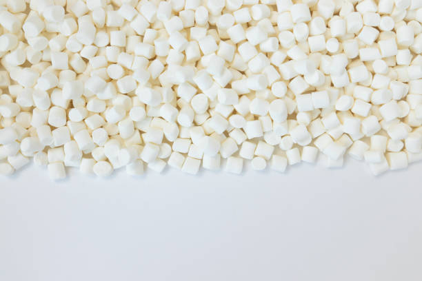 quadro de mini marshmallows brancos, vista superior - unhealthy eating copy space marshmallow softness - fotografias e filmes do acervo