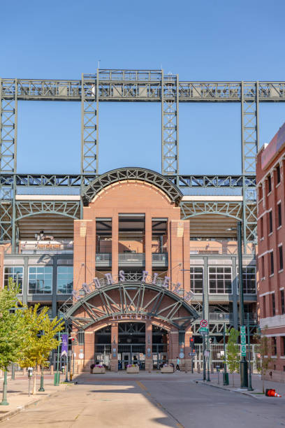 有名なクアーズフィールドの外観の眺め - coors field ストックフォトと画像