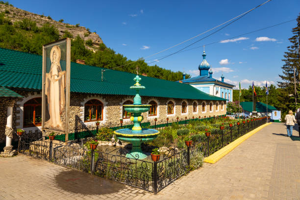 vista del monastero di saharna, santissima trinità. saharna, repubblica di moldavia. - 5442 foto e immagini stock