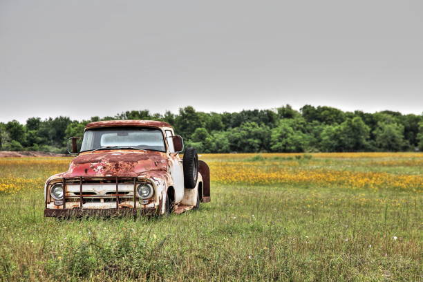 istock Old Truck 1342426015