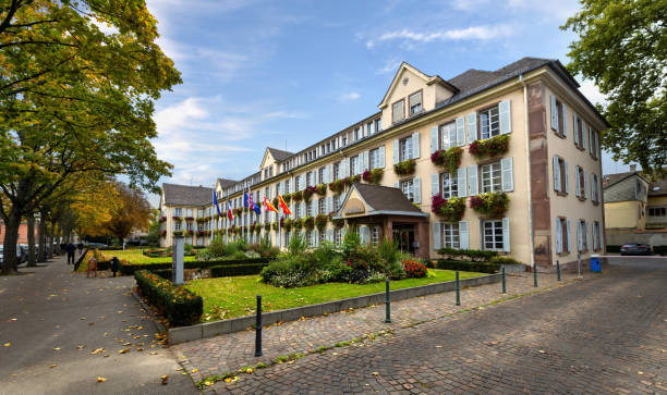 rathaus in mulhouse, frankreich - mühlhausen stock-fotos und bilder