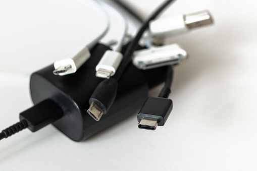 EU proposes standardization of charging cables for cell phones according to the USB-C standard,
saving and avoiding waste through standardization.