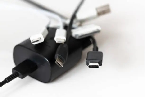 EU proposes standardization of charging cables for cell phones according to the USB-C standard,
saving and avoiding waste through standardization.