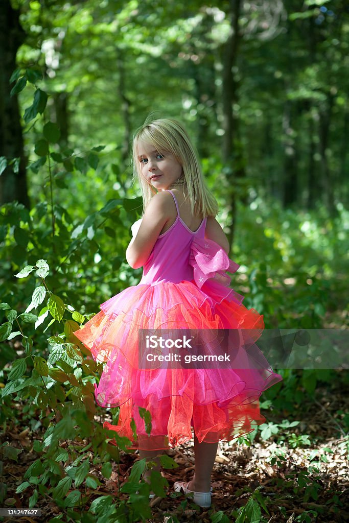 Niña en disfraz de hada - Foto de stock de Estar de pie libre de derechos