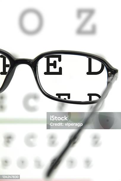 Brille Am Auge Chart Stockfoto und mehr Bilder von Augenheilkunde - Augenheilkunde, Augenoptiker, Augenuntersuchungen