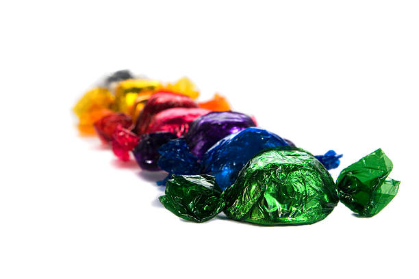 bela chocolates feitos à mão colorido em branco - isolated on white high key saturated color horizontal - fotografias e filmes do acervo