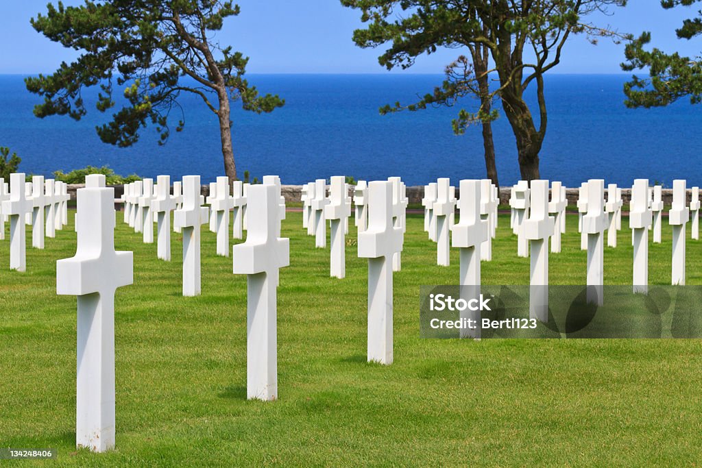 American War Cemetery w pobliżu Omaha Beach, Normandia (Colleville-sur - Zbiór zdjęć royalty-free (Lądowanie w Normandii)