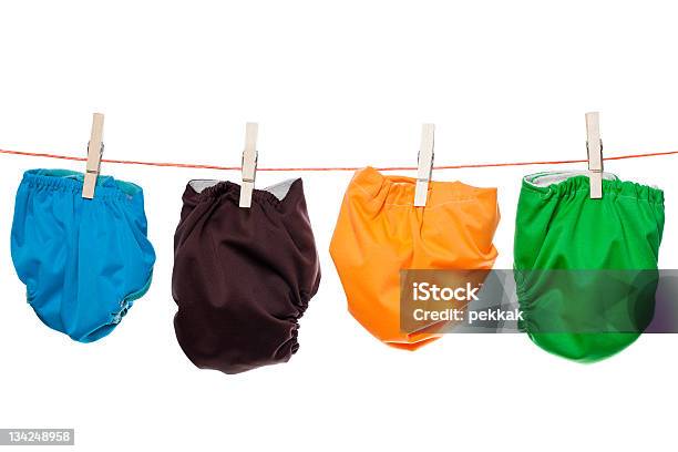 Bunte Strapazierfähigem Baby Windeln Hängen Wäscheleine Mit Weißem Hintergrund Stockfoto und mehr Bilder von Windel