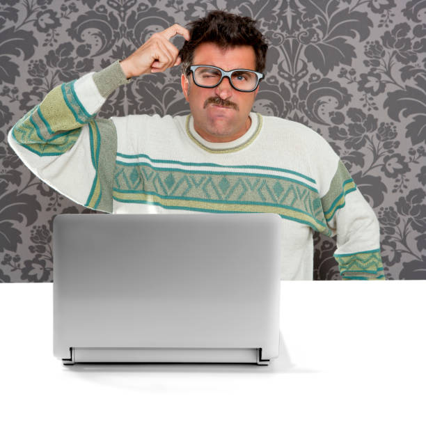 nerd zamyślony mężczyzna okulary ekspresja laptop - desk men bizarre classroom zdjęcia i obrazy z banku zdjęć