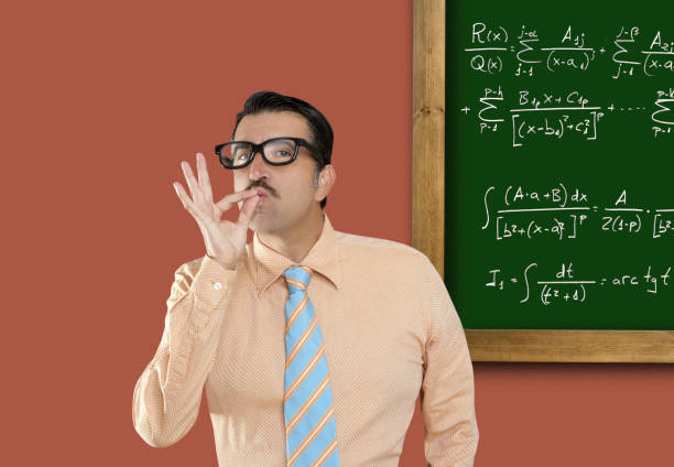 geniale nerd-brille dummer mann board mathe formel - kissing nerd expertise humor stock-fotos und bilder