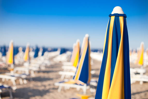 fine della stagione balneare. - jesolo immagine foto e immagini stock