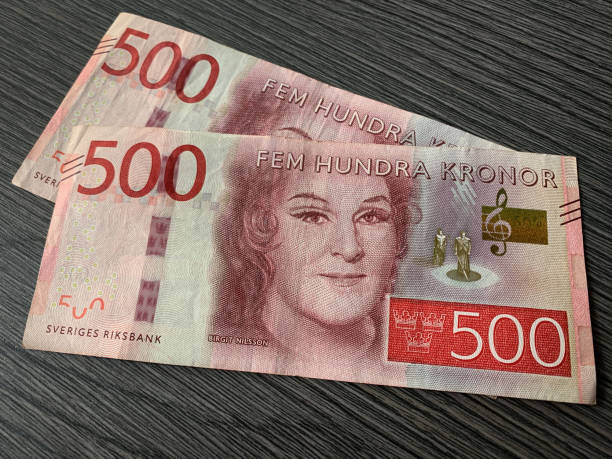 банкноты шведской кроны. пятьсот крон. - swedish coin стоковые фото и изображения