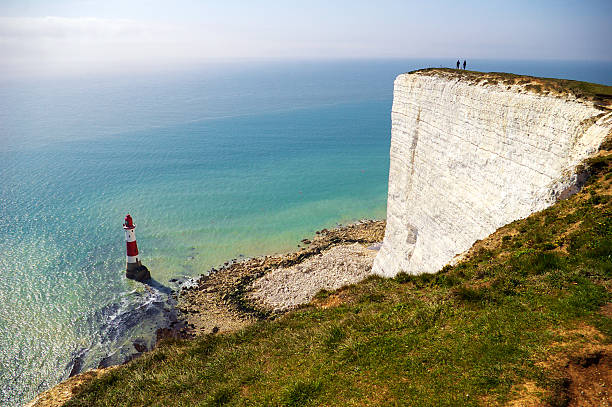 cliff e farol - kent inglaterra imagens e fotografias de stock