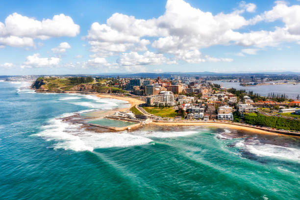 d mar de newcastle al lado del cbd - nueva gales del sur fotografías e imágenes de stock