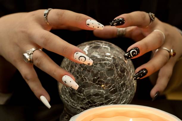 luna e stelle nail art design - nail salon fingernail manicure design foto e immagini stock