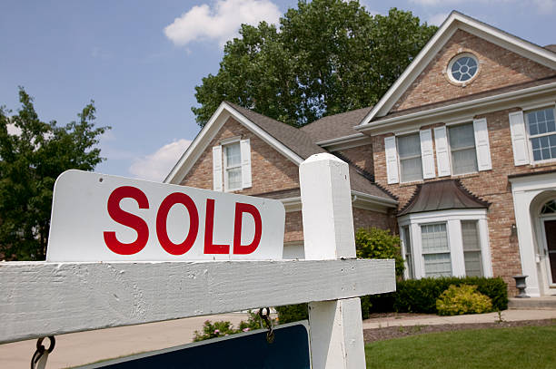 House sold sign Sold house sign in Midwest suburban setting. Focus on sign. vendor stock pictures, royalty-free photos & images