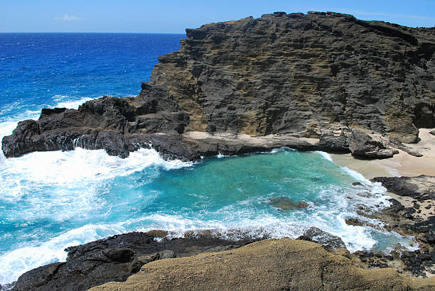 halona cove e praia em oahu - hanauma bay hawaii islands oahu bay - fotografias e filmes do acervo