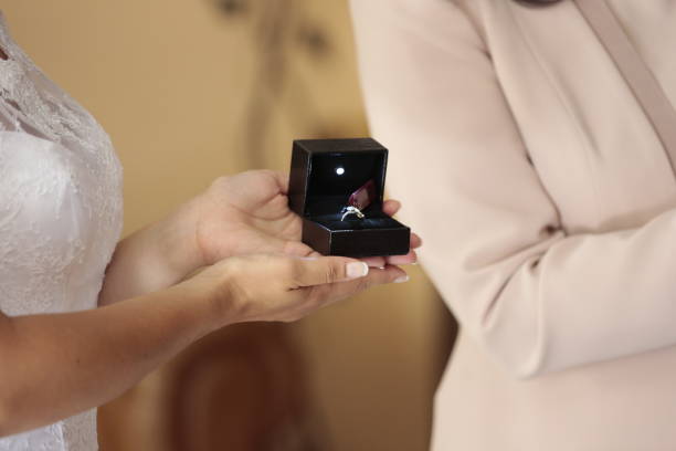 pierścionek zaręczynowy dla panny młodej - royal wedding zdjęcia i obrazy z banku zdjęć