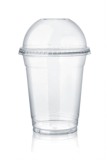 gobelet transparent en plastique avec couvercle en dôme - take out food coffee nobody disposable cup photos et images de collection