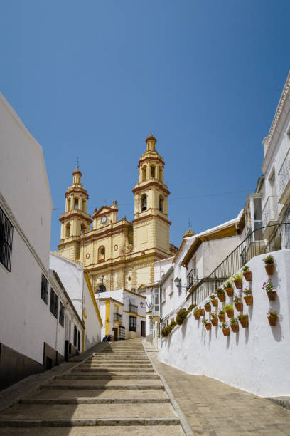 カディス・シエラ・デ・グラサレマのオルベラの町 - street tower town andalusia ストックフォトと画像