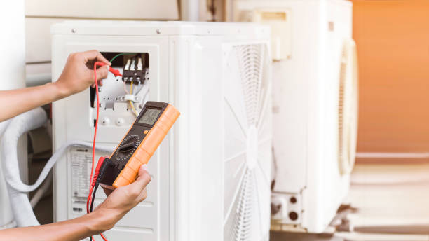 air conditioner repairman using electricity meter to check air conditioner operation, maintenance concept - condenser imagens e fotografias de stock