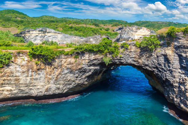 istock Brocken Beach in Nusa Penida 1342778799