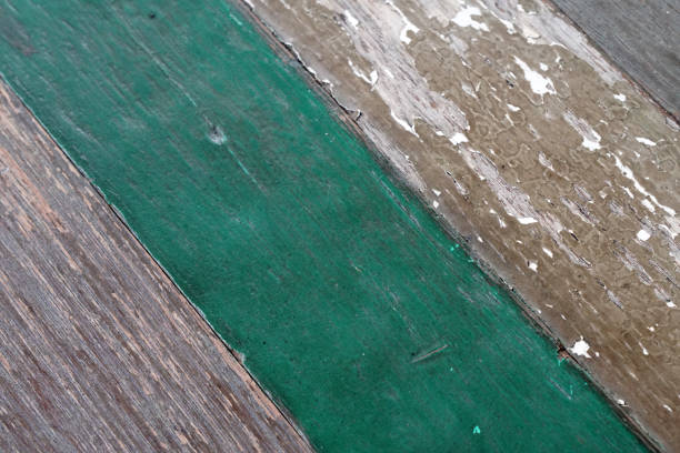 estilo loft madeira verde marrom pranchas de superfície fundo textura - wood reclaimed abstract dark - fotografias e filmes do acervo