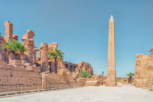 arquitetura do templo de karnak - egyptian culture hieroglyphics travel monument - fotografias e filmes do acervo