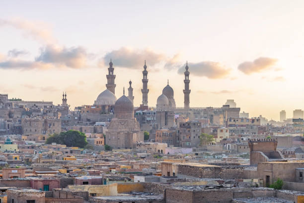 ciudad de el cairo en egipto - cairo egypt mosque minaret fotografías e imágenes de stock