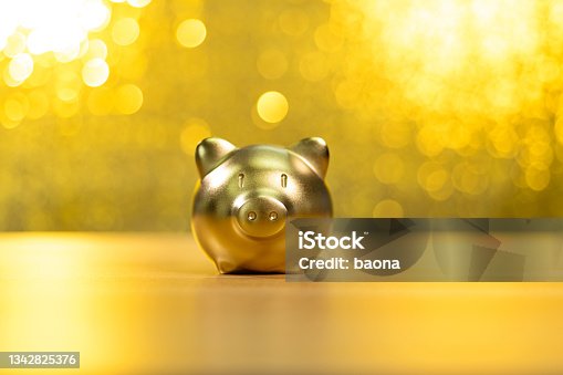 22,700+ Gold Piggy Bank Stock Photos, Pictures & Royalty-Free Images -  iStock