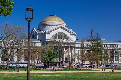 Founded in 1846, the Smithsonian is the world's largest museum and research complex, consisting of 19 museums and galleries. Sightseeing Tourists are walking around on a gravel footpath in front of the Smithsonian museum of Natural History.