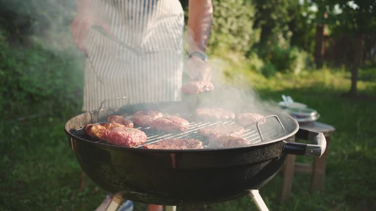 111.800+ Barbacoa Vídeos de stock y películas libres de derechos - iStock