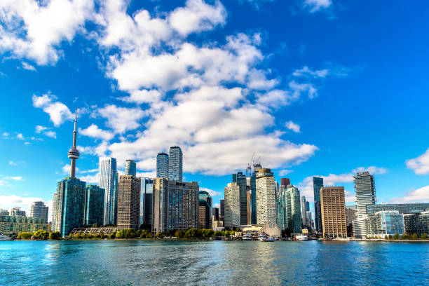 istock Toronto skyline in a sunny day 1342999307