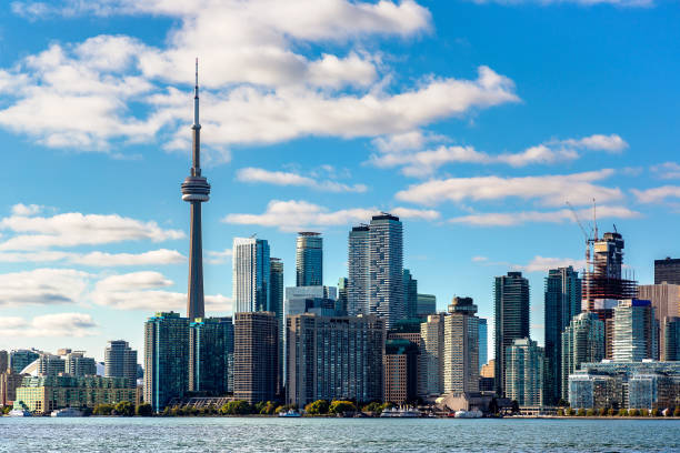 istock Toronto skyline in a sunny day 1342999333